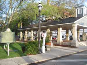 Figure 18. Holly Goldstein, Marker for "Public Market Place" and Public Market, Plaza de la Constitución, St. Augustine, Florida, 2012.