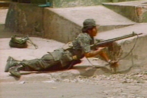 William Brown y Mary Odem, Secuencia de un soldado durante la Guerra Civil, Guatemala. William Brown y Mary Odem, Secuencia de un soldado durante la Guerra Civil, Guatemala.