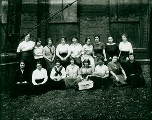 Female mill workers at Fulton Bag and Cotton Mills, Atlanta, Georgia, 1915.