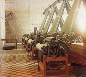 Sergey Mikhaylovich Prokudin-Gorskii, Cotton textile mill interior with machines producing cotton thread, Tashkent, Uzbekistan, c. 1905–1915. Courtesy Library of Congress, Prokudin-Gorskii Collection.