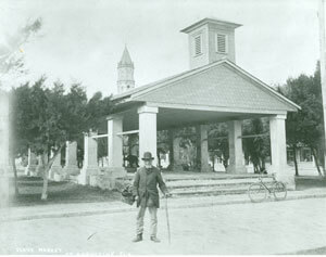 Figure 47. W. J. Harris, Public Market and “Old Slave,” Plaza de la Constitución, St. Augustine, Florida, c. 1904. Copyright St. Augustine Historical Society. 