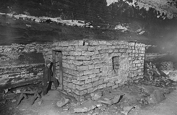 C. Frank Dunn, Consumptive Hut, Edmonson County, Kentucky, 1900-1954. Courtesy, Kentucky Historical Society. C. Frank Dunn, Consumptive Hut, Edmonson County, Kentucky, 1900-1954. Courtesy, Kentucky Historical Society.
