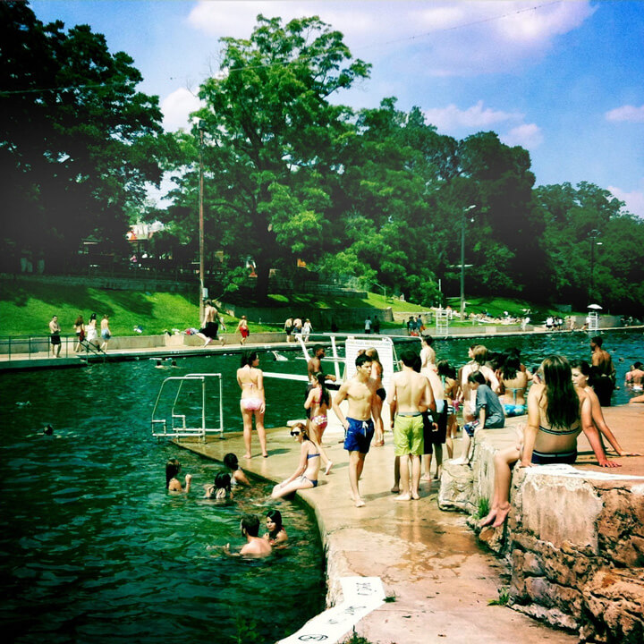 Barton Springs Pool, an important leisure site located in Zilker Metropolitan Park, Austin, Texas, and fed by the Edwards Aquifer, May 29, 2010. Photograph by Rob Zand. Courtesy of Rob Zand (CC BY-SA 2.0).