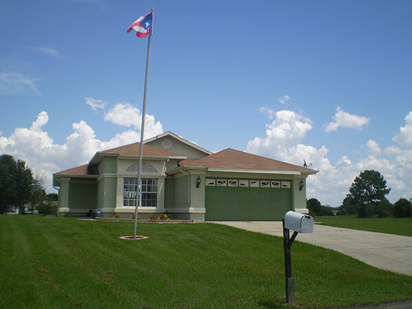 Buenaventura Lakes, Florida, 2010. Photograph by Simone Delerme.