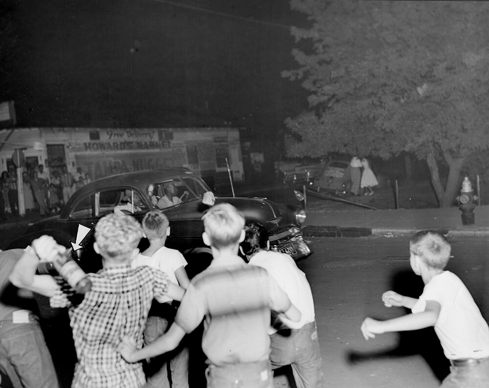 Young demonstrators throw bottles, Nashville, TN, September 1957. © Nashville Public Library. Young demonstrators throw bottles, Nashville, TN, September 1957. © Nashville Public Library.