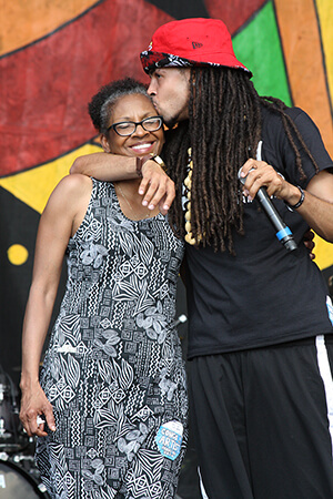 Dee-1 with his mother, New Orleans, Louisiana, April 25, 2014. Photograph by Flickr user kowarski. Courtesy of kowarski, Creative Commons License CC-BY 2.0. Dee-1 with his mother, New Orleans, Louisiana, April 25, 2014. Photograph by Flickr user kowarski. Courtesy of kowarski, Creative Commons License CC-BY 2.0.