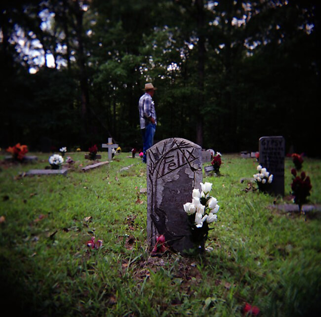 Jere Alexander, Felix, Coon hound memorial graveyard, Colbert County, Alabama, 2005.