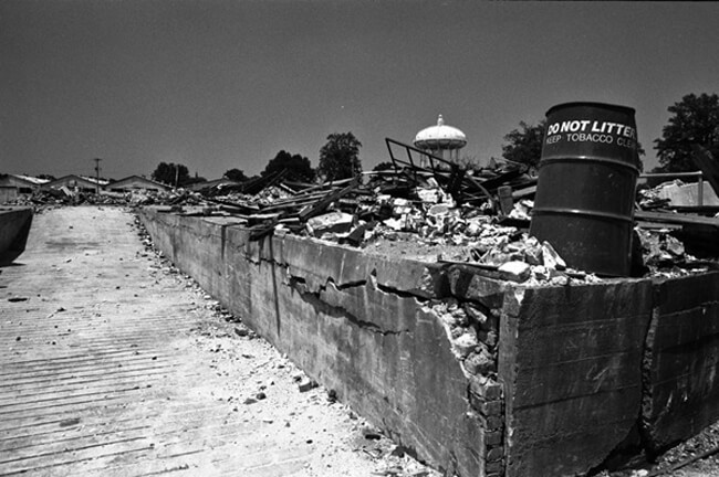 Vern Kousky, Keep tobacco clean, Wilson, North Carolina, 2007. Vern Kousky, Keep tobacco clean, Wilson, North Carolina, 2007.