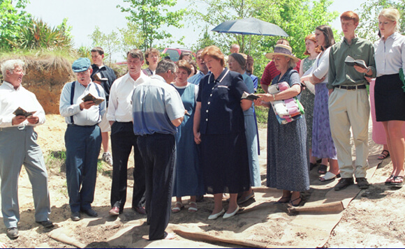 Laurie Kay Sommers, Singing from Lloyd's at a Lee family baptism, Brantley County, Georgia, 2001.