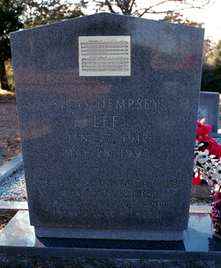 Laurie Kay Sommers, Grave marker of Silas Lee, Brantley County, Georgia, date unknown.