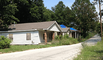 Abandoned houses on English Avenue, Atlanta, Georgia, August 23, 2012. Photograph by Keizers. Courtesy of Keizers, CC BY-SA. Atlanta's black population lives principally in the region's suburbs, leading to a rise in abandoned properties in historically black neighborhoods in the city's center.