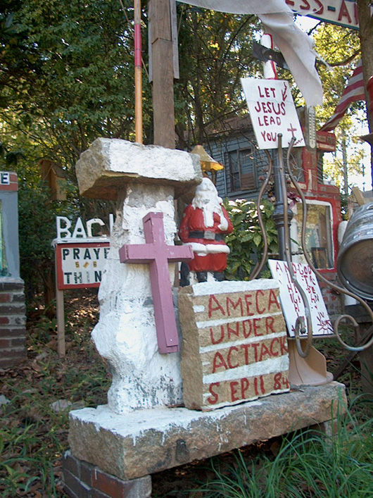 Matt Miller, Yard decorations, Glenwood Avenue, Atlanta, Georgia, 2004.